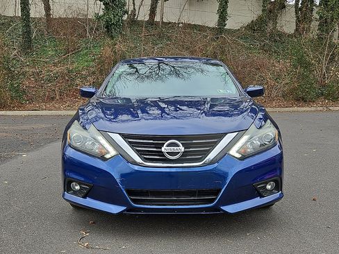 Used 2016 Nissan Altima 2.5 SR w/ LED Appearance Package image 2