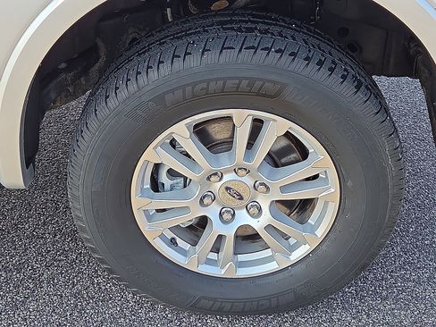 Used 2017 Ford F150 Lariat w/ Trailer Tow Package image 7