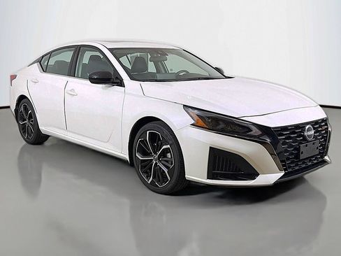 Used 2023 Nissan Altima 2.5 SR w/ SR Premium Package FWD image 43