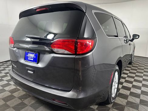 Used 2017 Chrysler Pacifica LX FWD image 5