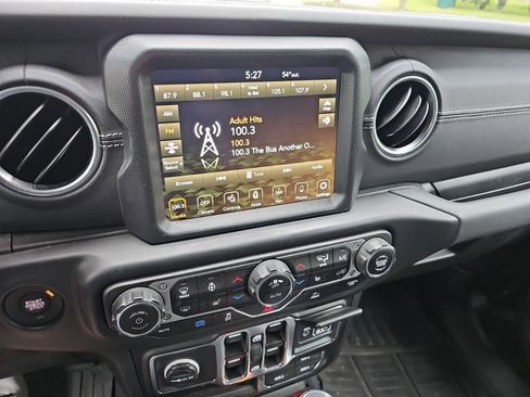 Used 2023 Jeep Wrangler Unlimited Sahara w/ Cold Weather Group AWD/4WD image 21