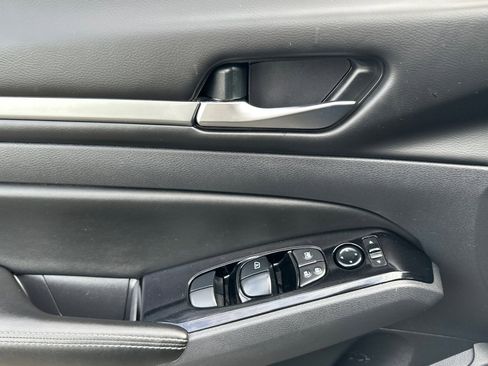 Used 2023 Nissan Altima 2.5 SV image 12