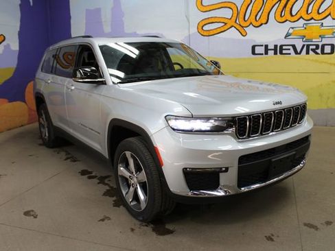 Used 2021 Jeep Grand Cherokee L Limited AWD/4WD image 4