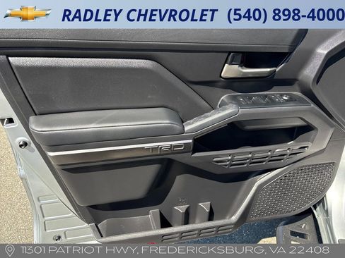 Used 2024 Toyota Tacoma TRD Off-Road AWD/4WD image 5