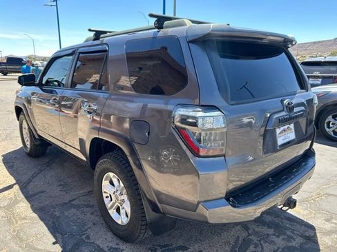 Used 2018 Toyota 4Runner SR5 w/ Convenience Package RWD image 4