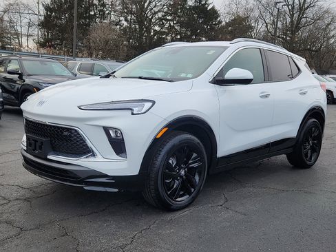 Used 2024 Buick Encore GX Sport Touring image 3