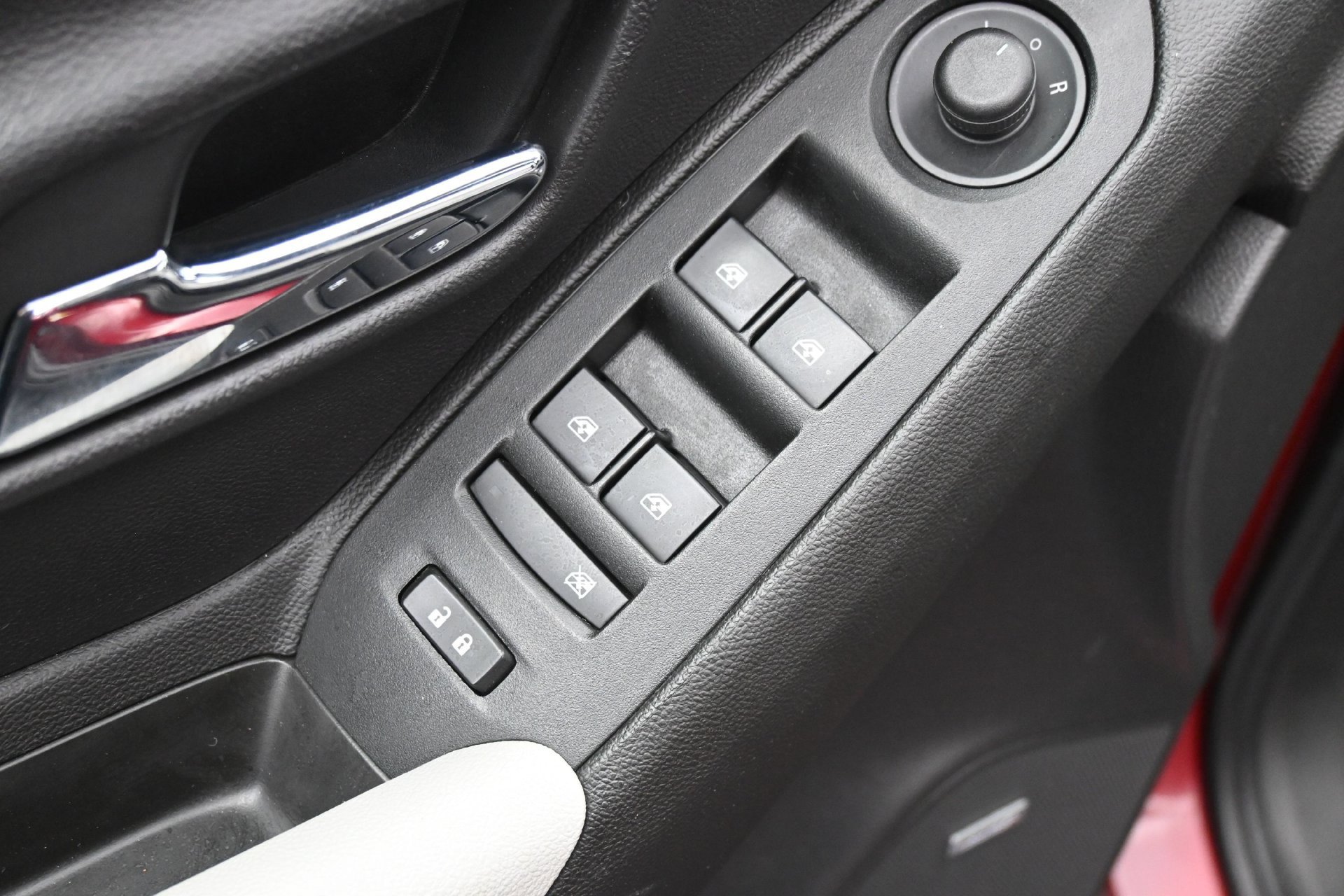 Used 2019 Chevrolet Trax LT w/ Sun & Sound Package AWD/4WD image 18