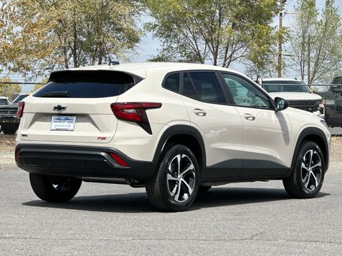 New 2026 Chevrolet Trax RS w/ Sunroof Package FWD image 2