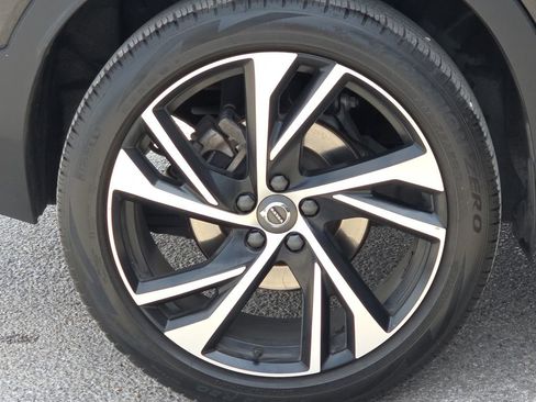 Used 2021 Volvo XC40 T5 R-Design w/ Advanced Package image 9