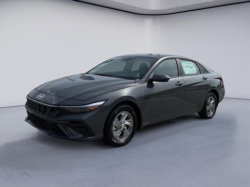 New 2026 Hyundai Elantra SE FWD image 1