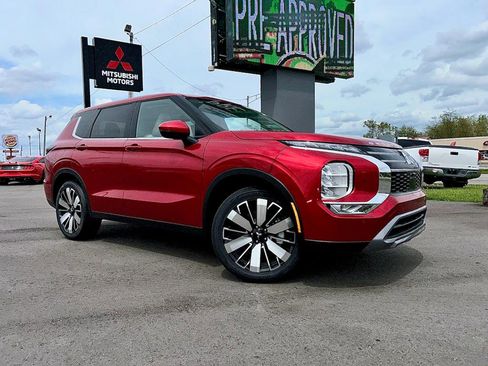 New 2025 Mitsubishi Outlander SE image 1