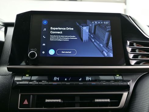 Used 2025 Toyota Camry SE image 19