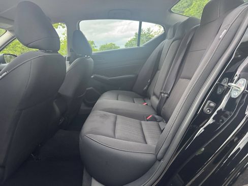 Used 2025 Nissan Altima 2.5 SV FWD image 25