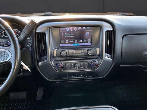 Used 2018 Chevrolet Silverado 1500 LT w/ LT Eassist Package image 6