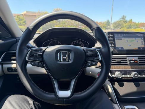Used 2021 Honda Accord Touring image 10