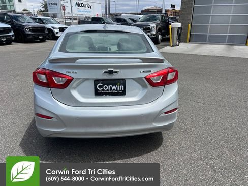 Used 2018 Chevrolet Cruze Premier w/ Enhanced Convenience Package FWD image 16