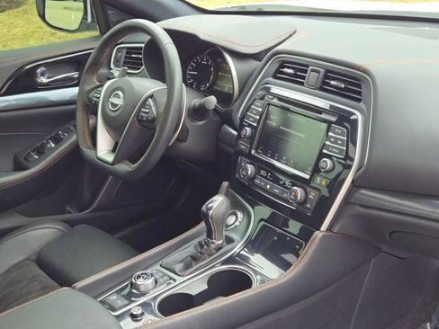 Used 2023 Nissan Maxima SR w/ Sport Mat Group FWD image 8