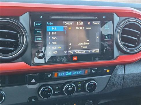 Used 2017 Toyota Tacoma TRD Sport RWD image 15