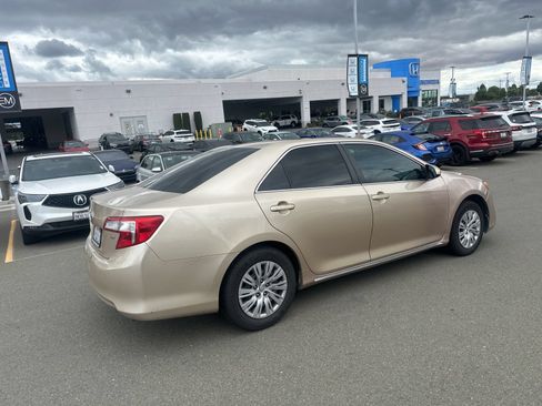 Used 2012 Toyota Camry LE FWD image 3