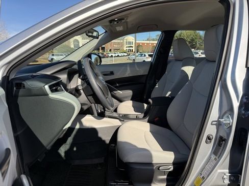 Used 2025 Toyota Corolla Cross L image 13