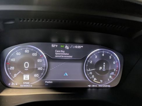 Used 2021 Volvo XC40 T5 R-Design image 11