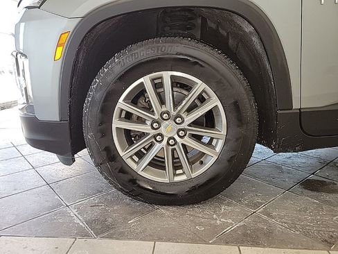 Used 2023 Chevrolet Traverse LT image 16