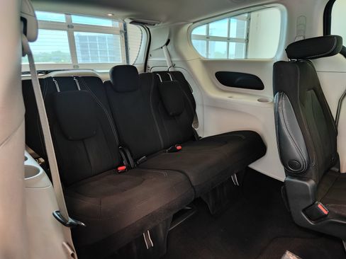 Used 2023 Chrysler Voyager LX FWD image 16