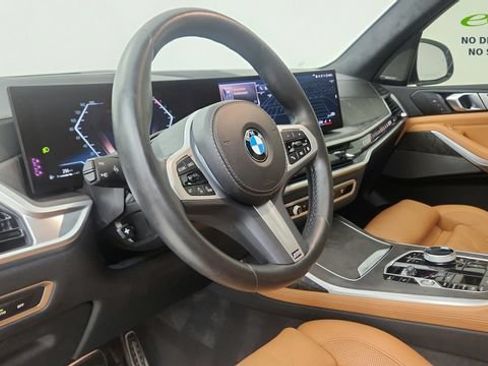 Used 2025 BMW X7 xDrive40i w/ M Sport Package AWD/4WD image 53