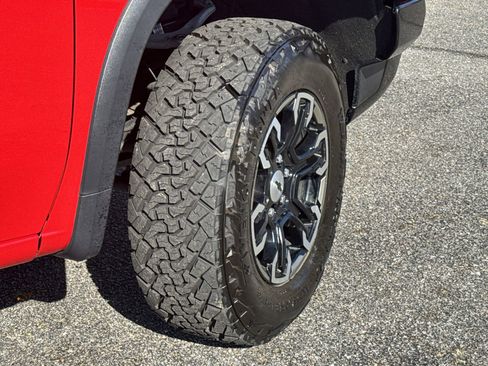 Used 2022 Chevrolet Silverado 1500 ZR2 w/ Technology Package image 12