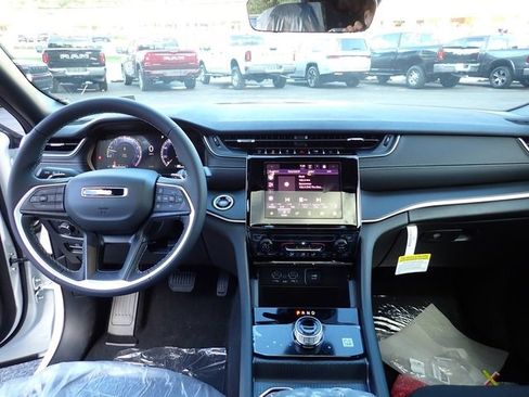 New 2025 Jeep Grand Cherokee Laredo X image 14