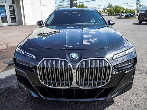 Used 2024 BMW 750e xDrive w/ Premium Package AWD/4WD image 2