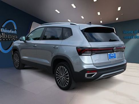 New 2026 Volkswagen Taos SE image 7