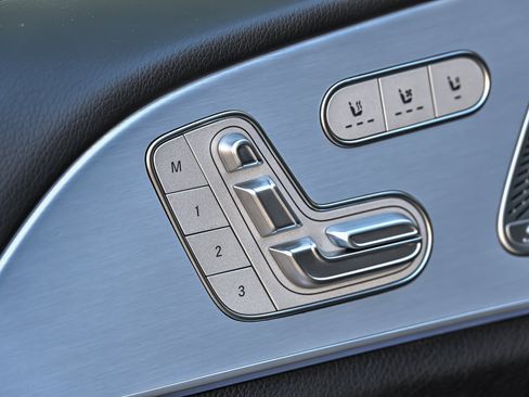 Used 2024 Mercedes-Benz GLS 450 4MATIC image 18