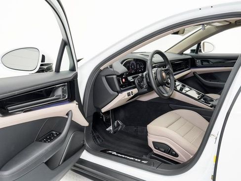 Certified 2025 Porsche Panamera 4 image 7
