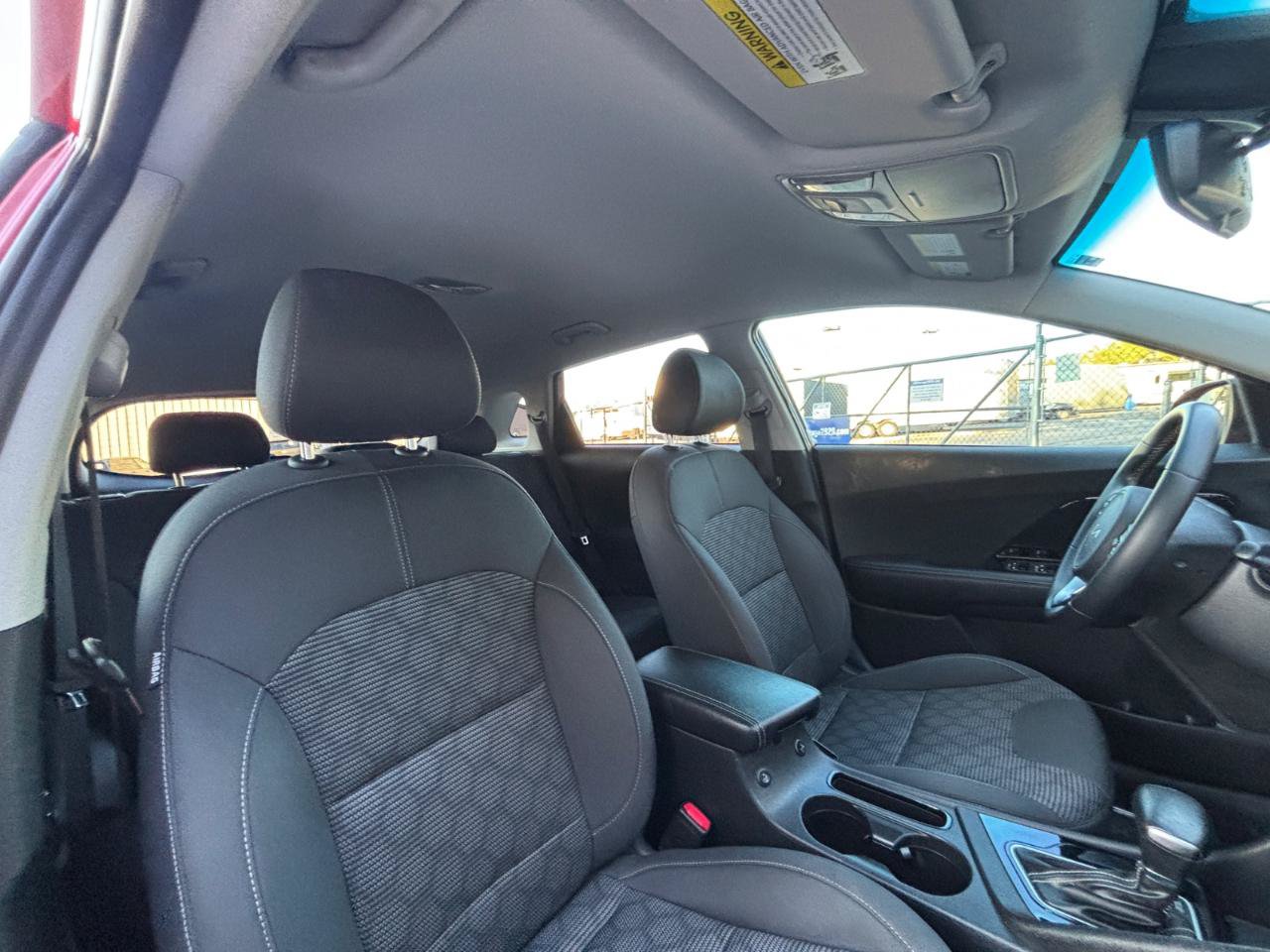 Used 2022 Kia Niro LXS FWD image 7
