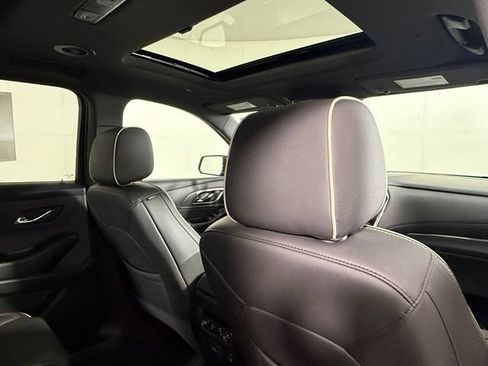 Used 2023 Chevrolet Traverse Premier w/ LPO, Floor Liner Package AWD/4WD image 28