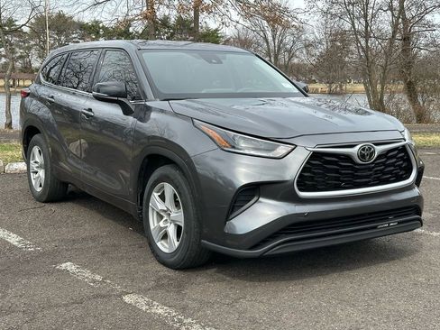 Used 2021 Toyota Highlander L image 7