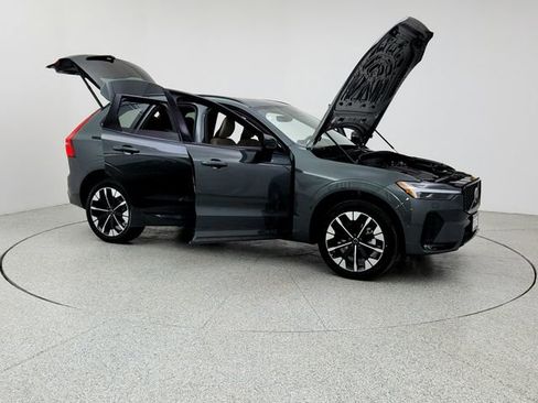 New 2026 Volvo XC60 B5 Plus w/ Climate Package image 10