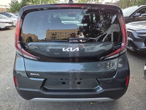 Used 2025 Kia Soul LX w/ LX Technology Package FWD image 5