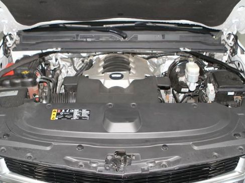 Used 2018 Cadillac Escalade ESV Luxury AWD/4WD image 3