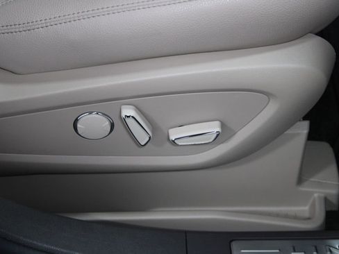 Used 2023 Lincoln Nautilus AWD w/ Premium Package image 27
