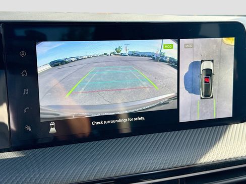 Used 2025 Nissan Kicks SR FWD image 13