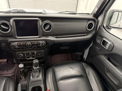 Used 2023 Jeep Wrangler Unlimited Sahara w/ Cold Weather Group AWD/4WD image 20