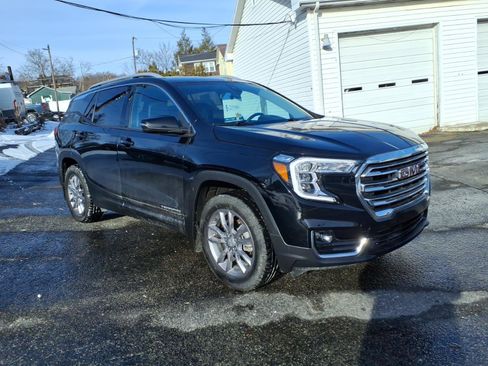 Used 2022 GMC Terrain SLT image 1