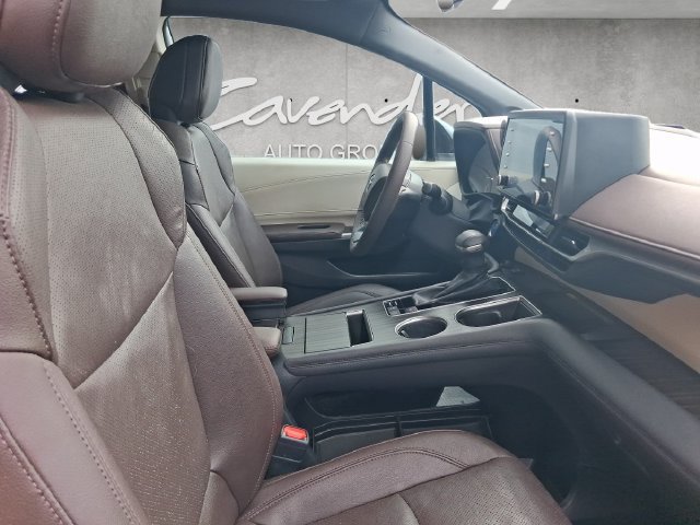 Used 2024 Toyota Sienna Platinum FWD image 30