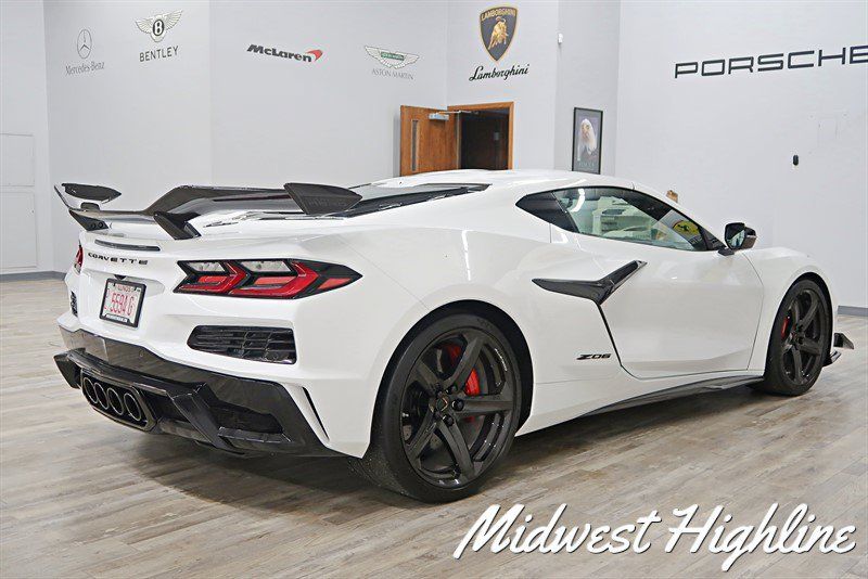 Used 2024 Chevrolet Corvette Z06 w/ Z07 Performance Package RWD image 10