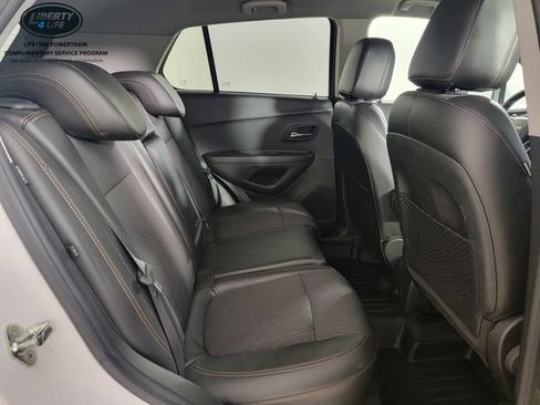 Used 2019 Chevrolet Trax LT w/ LT Convenience Package FWD image 17