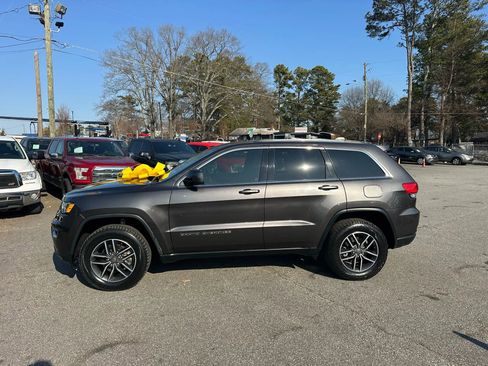 Used 2019 Jeep Grand Cherokee Laredo w/ Laredo X Package image 4