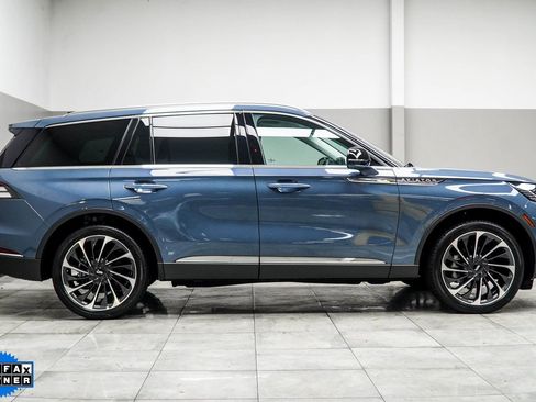 Used 2025 Lincoln Aviator Reserve AWD/4WD image 6