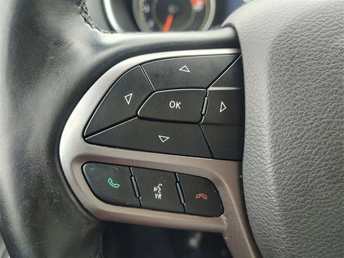 Used 2021 Jeep Cherokee Latitude Lux w/ Comfort/Convenience Group image 19